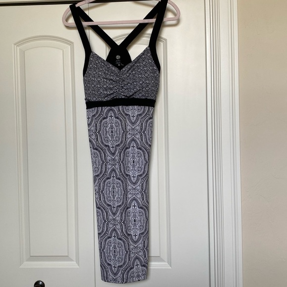 Dakini Dresses & Skirts - Dakini Activewear Dress Womens M Sport dress  Midi length activewear outdoors